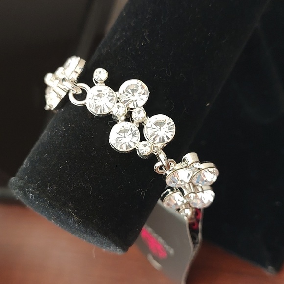 paparazzi Jewelry - PAPARAZZI Clear Crystal Cluster Bracelet with Clasp Closure